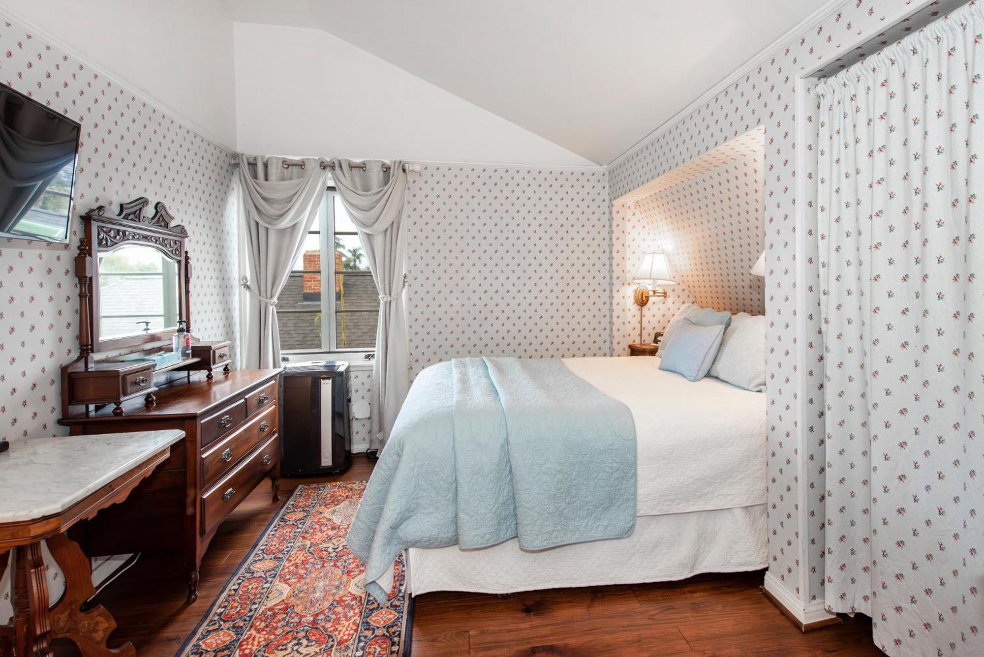 Bath Street 4*